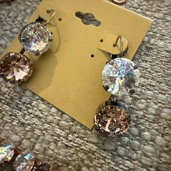 Elegant Rose Gold and Crystal Necklace & Earring Set - Picture 3 of 4